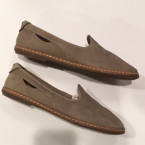 Hush Puppies Taupe Flats/Shoes